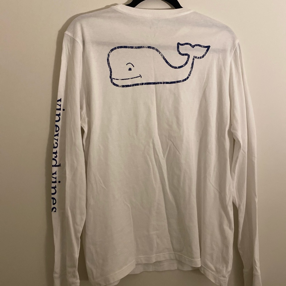 white vineyard vines tee (boys L)